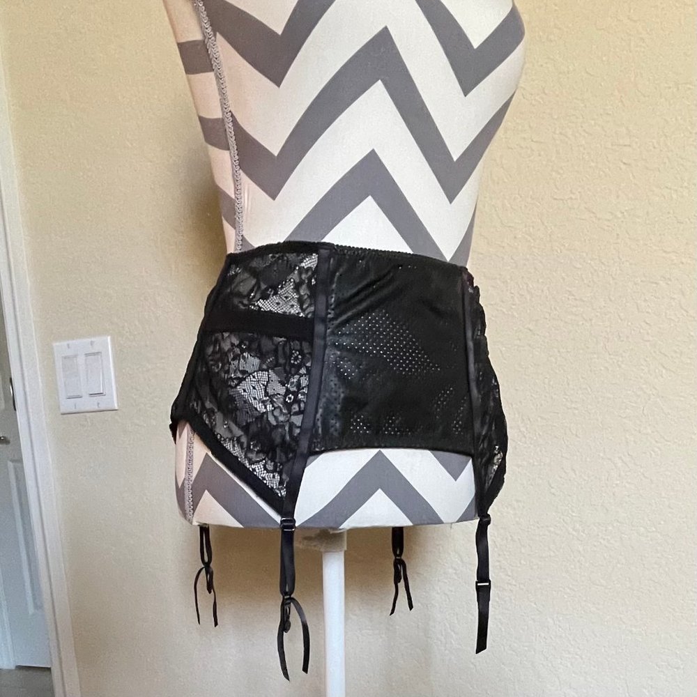 Saki Silver by Diana Bara Black Faux Leather and Lace Garter Belt Size M
